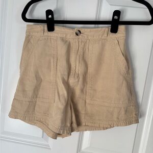 Universal Threads Beige Shorts Size 4